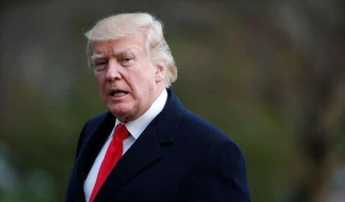 Trump se la prende ancora con l'Oms: "Paghiamo più della Cina ma sono più vicini ai cinesi"