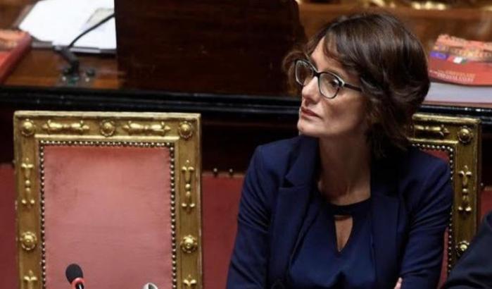 La ministra Bonetti avvisa le famiglie: "I nonni non potranno badare ai nipoti ancora per molto tempo"