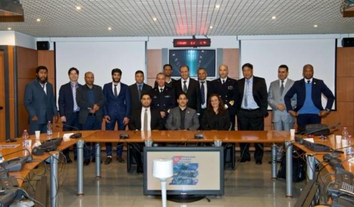 La foto ufficiale dell’incontro presso la Guardia costiera a Roma. Il quarto da sinistra è Bija