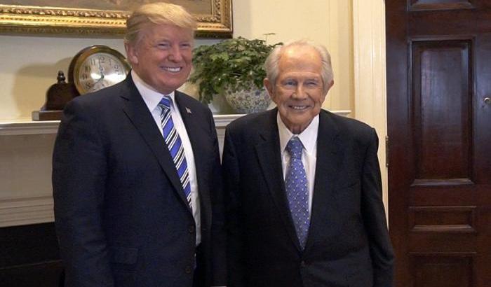 0005411A-trump-e-il-predicatore-evangelico-pat-robertson Trump e il predicatore evangelico Pat Robertson