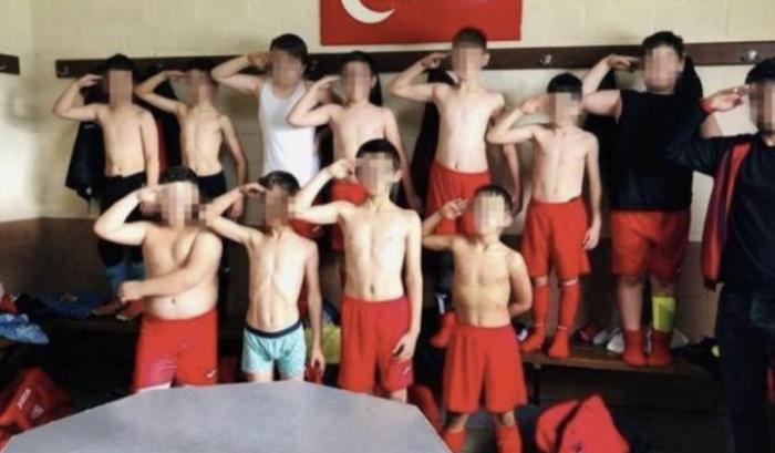 I pulcini della squadra del Turkse Fc di Beringen