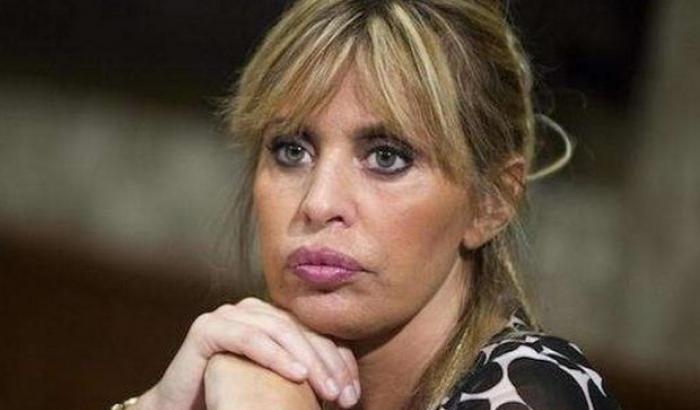 Alessandra Mussolini dà la ricetta della 'Torta del Duce': "La regalo all'Anpi, che fa i soldi grazie a mio nonno"