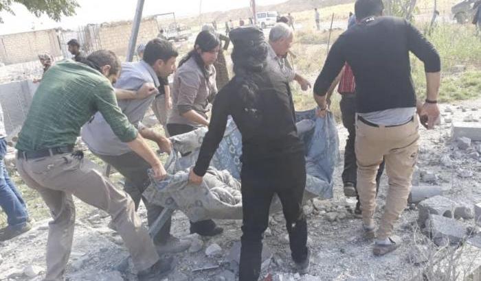 Civili curdi feriti nei bombardamenti turchi