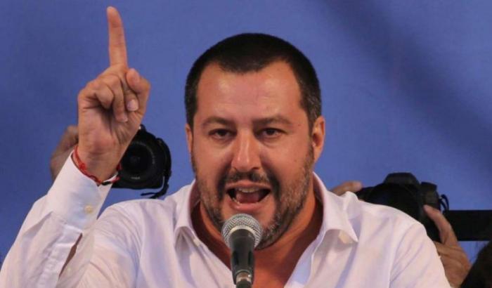 Salvini contro i ‘traditori della Patria’: si riferisce a Conte o al Metropol?