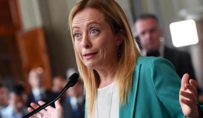 Meloni senza freni: ora insinua che Mattarella non sia un presidente super partes ma...