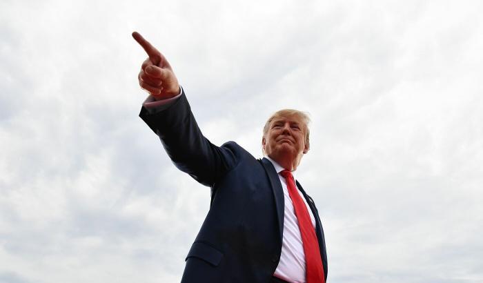 Trump pronto a usare i poteri di guerra per la produzione del vaccino contro il coronavirus