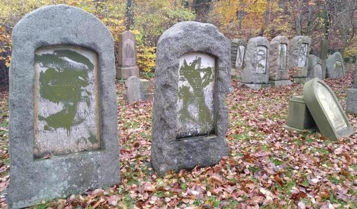 00054636-profanato-il-cimitero-ebraico-di-sanders Profanato il cimitero ebraico di Sanders