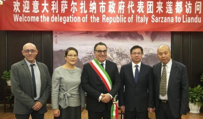 Il contrappasso del vice-sindaco leghista: senza documenti respinto in Cina come un clandestino