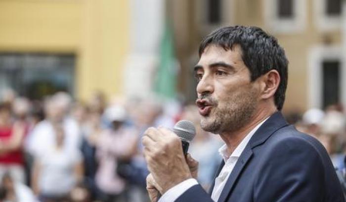 Fratoianni: "Salvini ora fa il paladino della Costituzione e sciacalla su ogni malessere"