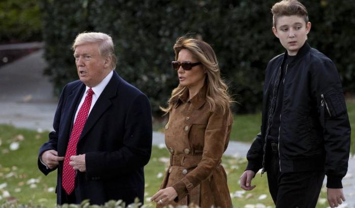 Melania indignata per una battuta di un costituzionalista sul figlio Barron