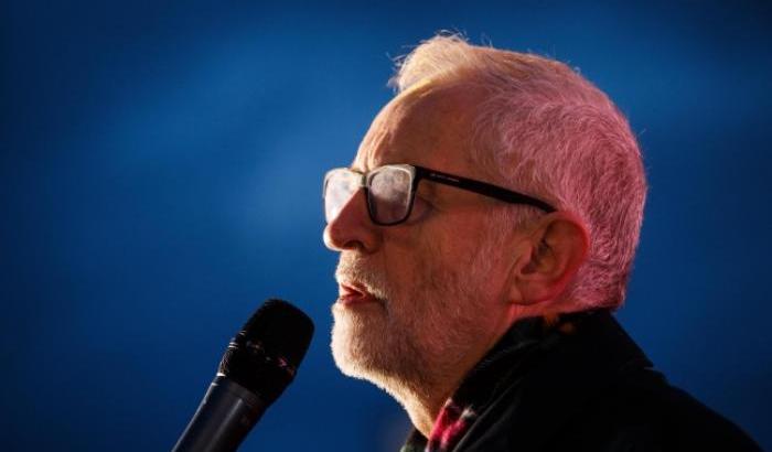 Duro attacco degli ebrei britannici a Jeremy Corbyn: "La storia non sarà tenera con lui"