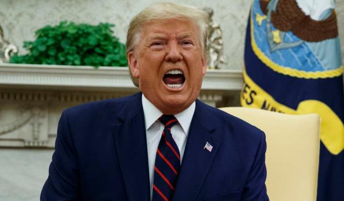 Trump il guerrafondaio: "Abbiamo speso tanto in armi, le useremo contro l'Iran"