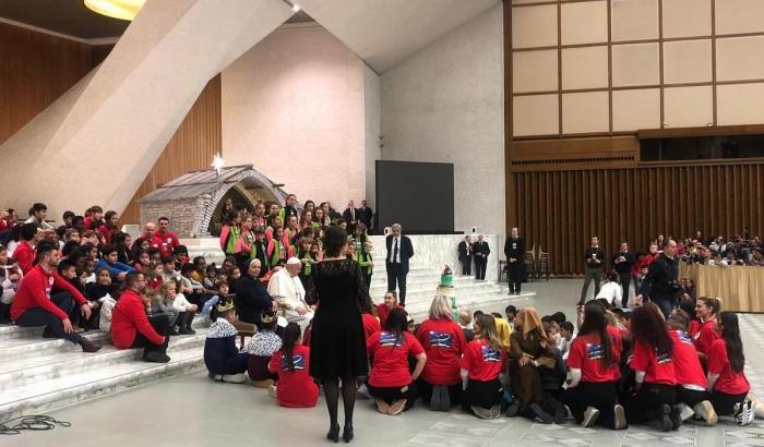 00054CFB-il-papa-riceve-i-bambini Il Papa riceve i bambini