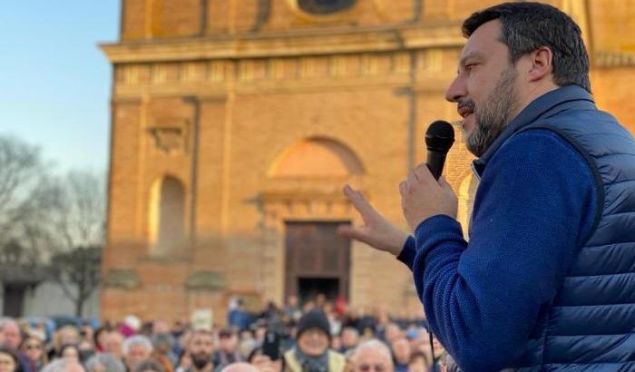 Salvini, la solita bugia: "Se mi processano è l'intero popolo sotto inchiesta"