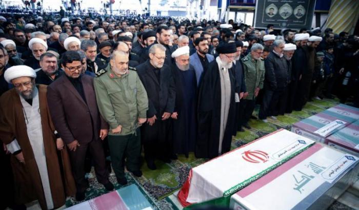 La figlia di Soleimani ai funerali: "Per Usa e Israele ci saranno giorni bui"
