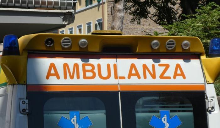 Operaio cade in una vasca di mosto caldo e muore: aveva 30 anni