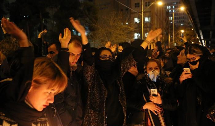 Manifestanti a Teheran