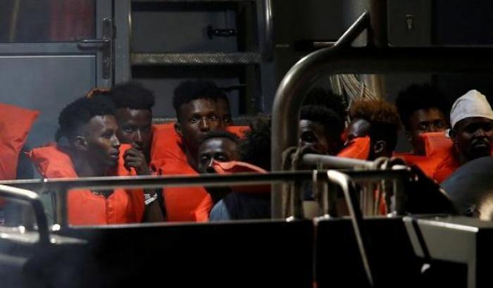 Ricordiamo a Salvini: frenare l'immigrazione non è reato, sequestrare le persone sì