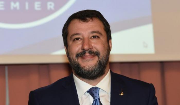 Barista rivoluzionario. Salvini dà appuntamento al bar ai sostenitori ma il gestore non fa entrare nessuno