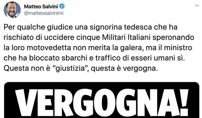 Salvini va all'assalto di Carola Rackete ma il web si ribella: "Leggi la Costituzione"