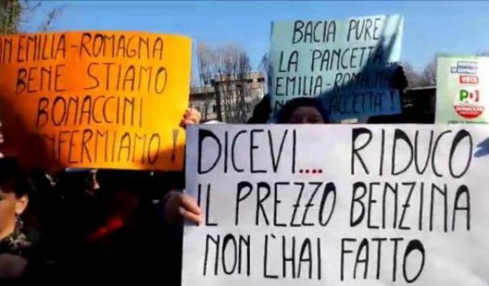 Salvini contestato a Ozzano: "Scemo, scemo, vai al Papeete o vai a lavorare"