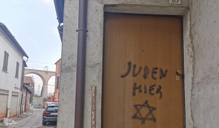 "Qui Ebrei": la scritta nazista deturpa la casa di una partigiana deportata nei lager