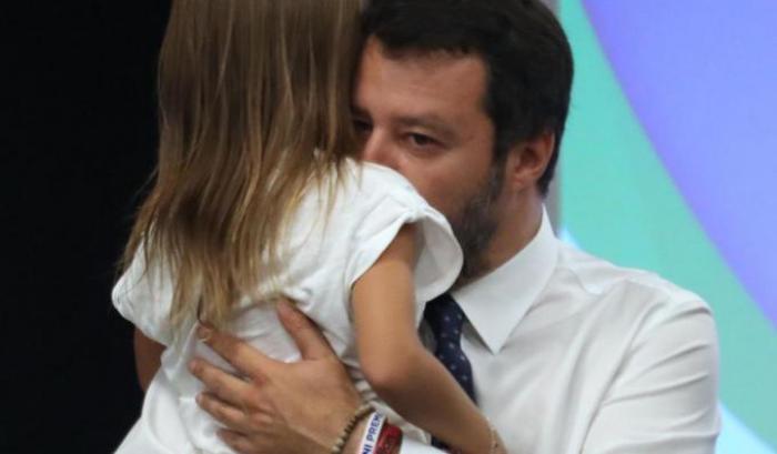 Salvini sciacallo fino all'ultimo: "Vota Lega per non tacere su Bibbiano"
