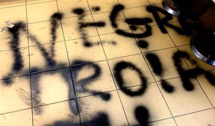 Notte nera nel bresciano: raid nazifascista contro un bar di un'italo-marocchina