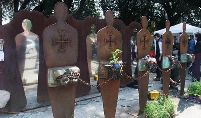 Vandalizzato a Roma il monumento che ricorda l'Omocausto, l'Olocausto degli omosessuali