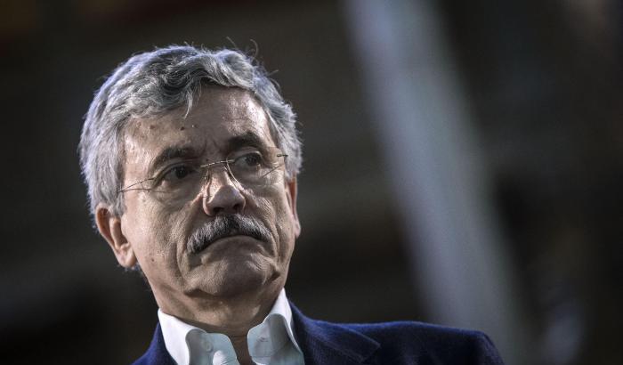 D'Alema si difende: "L'attacco di Feps? Ero pagato 5mila euro e non 10mila come meritavo, è una vendetta"