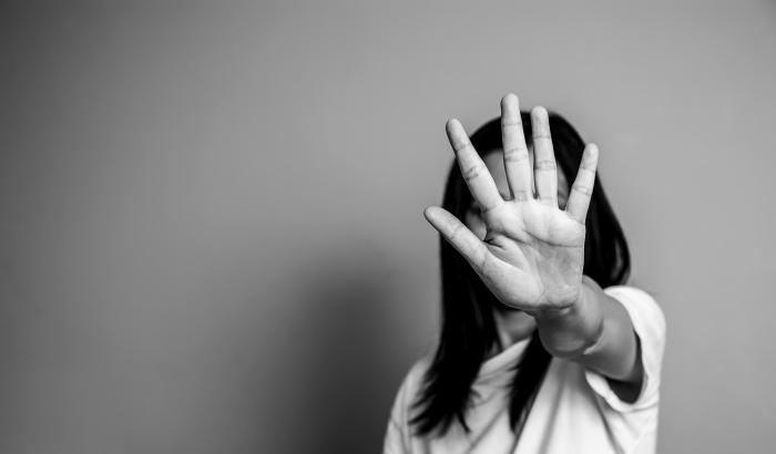 Femminicidio annunciato: massacra la moglie per tre giorni fino a ucciderla. Era già stato denunciato