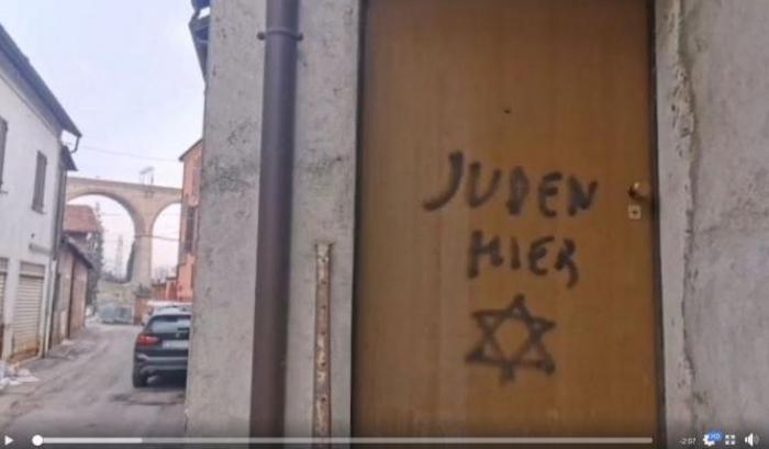 La scritta “Hier Juden” (come facevano i nazisti negli anni ’30) a Mondovì ricavata da un video