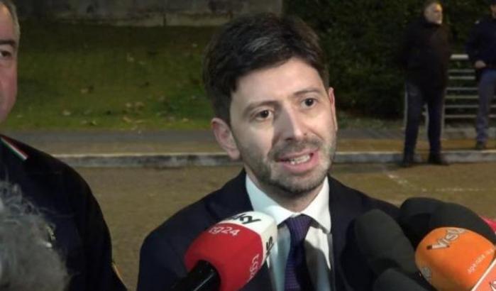 Speranza replica allo sciacallaggio di Salvini sul coronavirus: "No a fake news, non avere paura"
