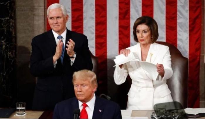 Trump: "Non lascerò che l'America sia distrutta dal socialismo". Pelosi strappa il discorso