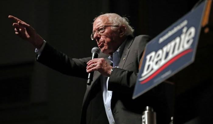 L'accusa di Sanders: "Trump mette a rischio la democrazia per restare al potere"