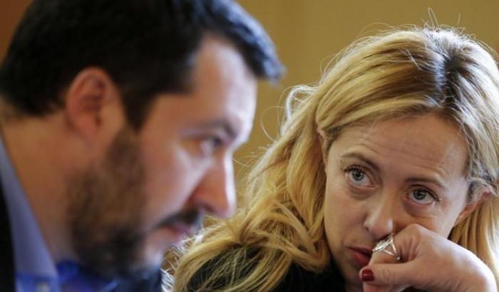 Giorgia Meloni supera Salvini nei sondaggi: si vede che i citofoni non pagano...