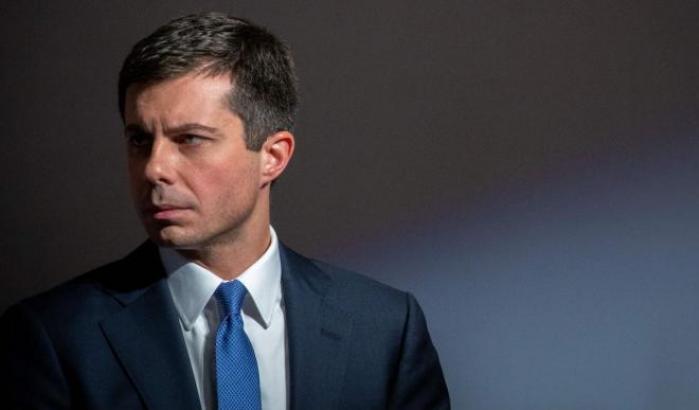 Buttigieg risponde a tono agli omofobi sostenitori di Trump: "Io non ho mai pagato una pornostar"