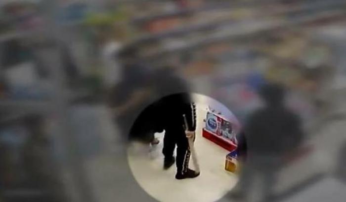 Cingalesi pestati a Palermo, il Gip: “C’è una preoccupante deriva razzista in città”