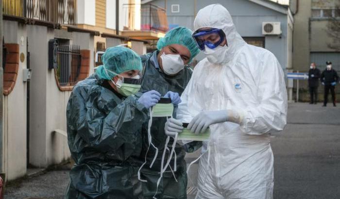 Altri 499 italiani muoiono di Covid nell'indifferenza dei forzati delle feste