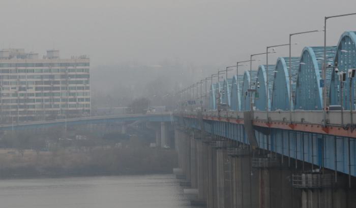 Il ponte Dongjak, sul fiume Han, a Seoul.