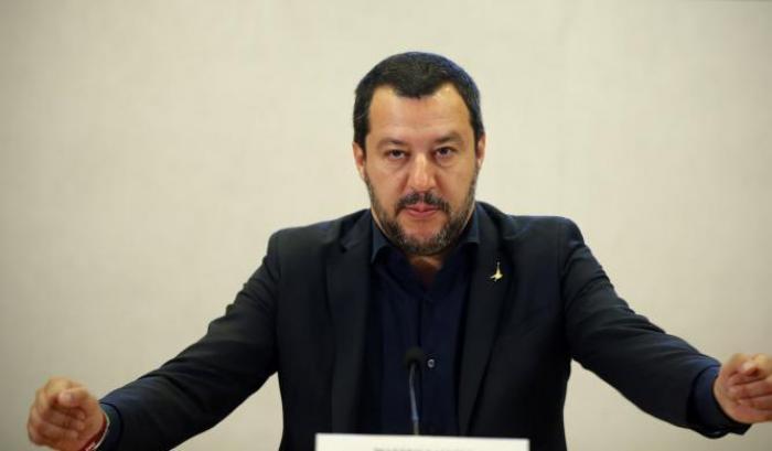 Salvini alla frutta, paragona la Msc con la Sea Watch e si indigna per i porti chiusi agli italiani