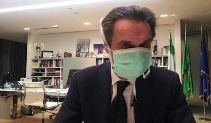 Fontana dopo aver spaventato il mondo con la mascherina: "Volevo rasserenare..."