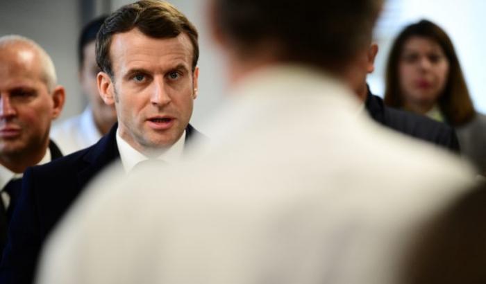 Macron attacca Erdogan sulla Libia: "Ha una responsabilità criminale e fa parte della Nato"