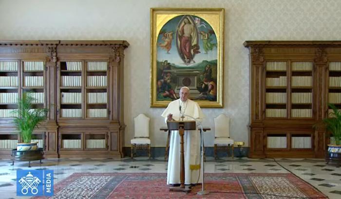 Papa Francesco e il coronavirus: "Grazie ai sacerdoti che non fanno come don Abbondio"