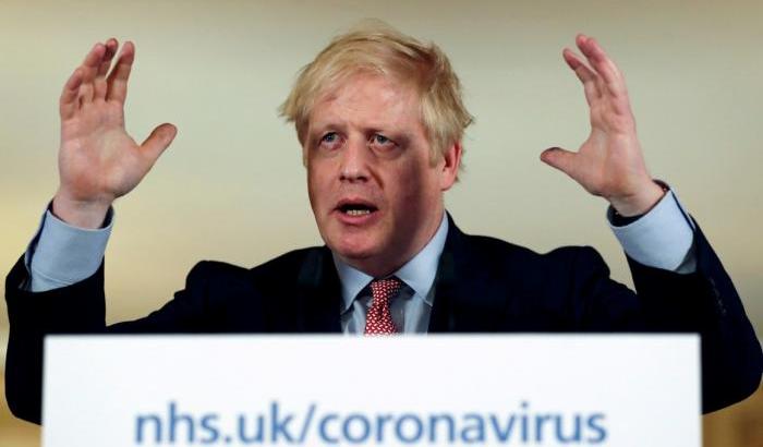 Dopo aver sfiorato la morte Johnson cambia idea: nessun allentamento delle misure