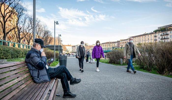 Chi per una passeggiata mente ai controlli anti Covid19 rischia fino a 12 anni di carcere