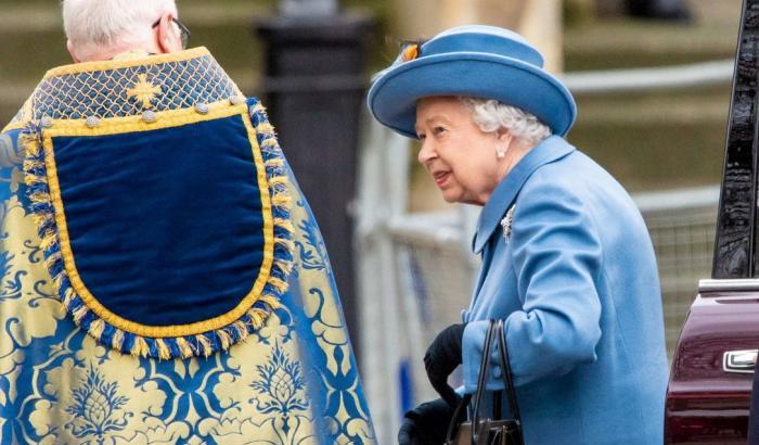 La regina Elisabetta ha paura del coronavirus e si rifugia nel castello di Windsor