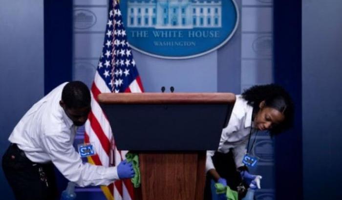 Trump dopo aver minimizzato il coronavirus: "Mi sento un presidente in guerra"