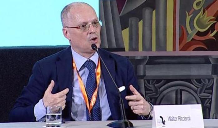 L'appello di Ricciardi: "Scaricate l'app Immuni per tracciare i contatti e limitare i focolai"