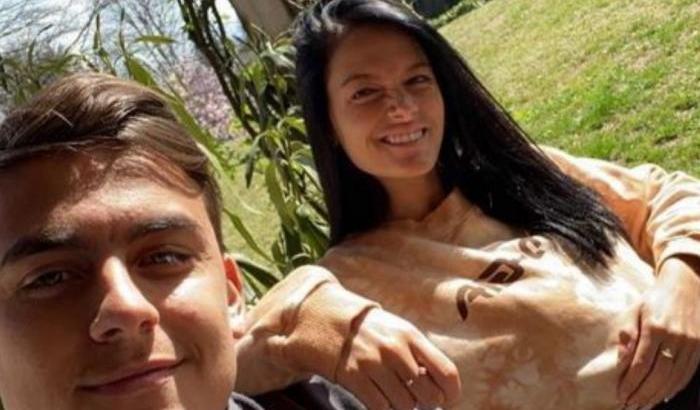 Anche Paulo Dybala e la fidanzata positivi al Covid-19, ma sono asintomatici